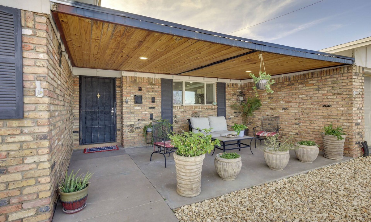 Biggs Field House | Yard w/BBQ Gazebo: Home Near Fort Bliss & Hiking