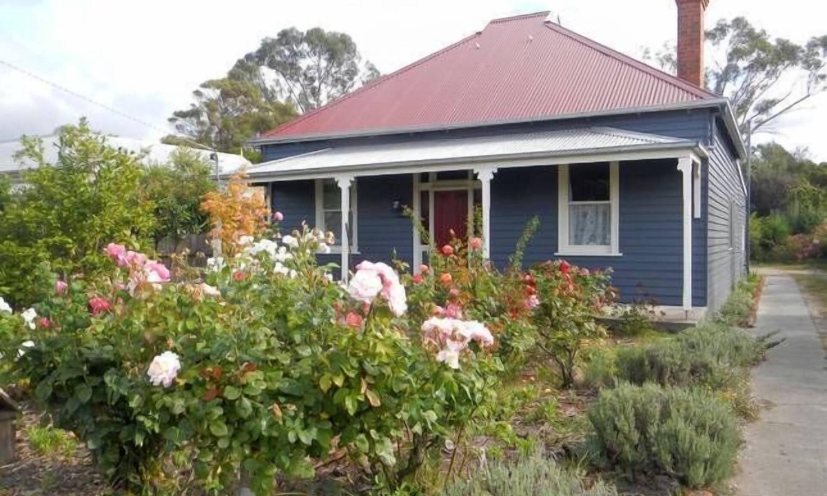 Yarram Cottage | Yarram Cottage - Art and Accommodation