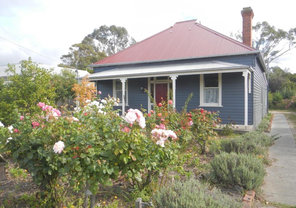 Yarram House | Yarram Cottage: Art and Accommodation