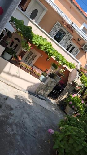 Nerezine Apartment | Yasmin Breeze Apartment