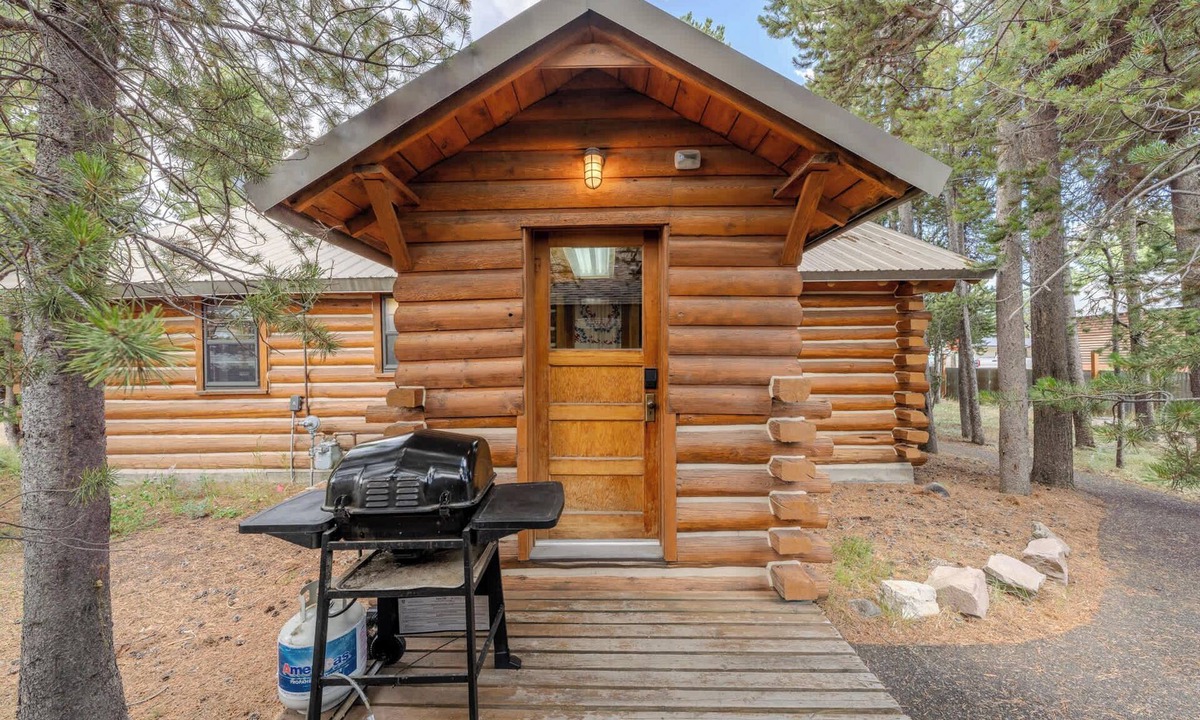 West Yellowstone Cabin | YCC Cabin