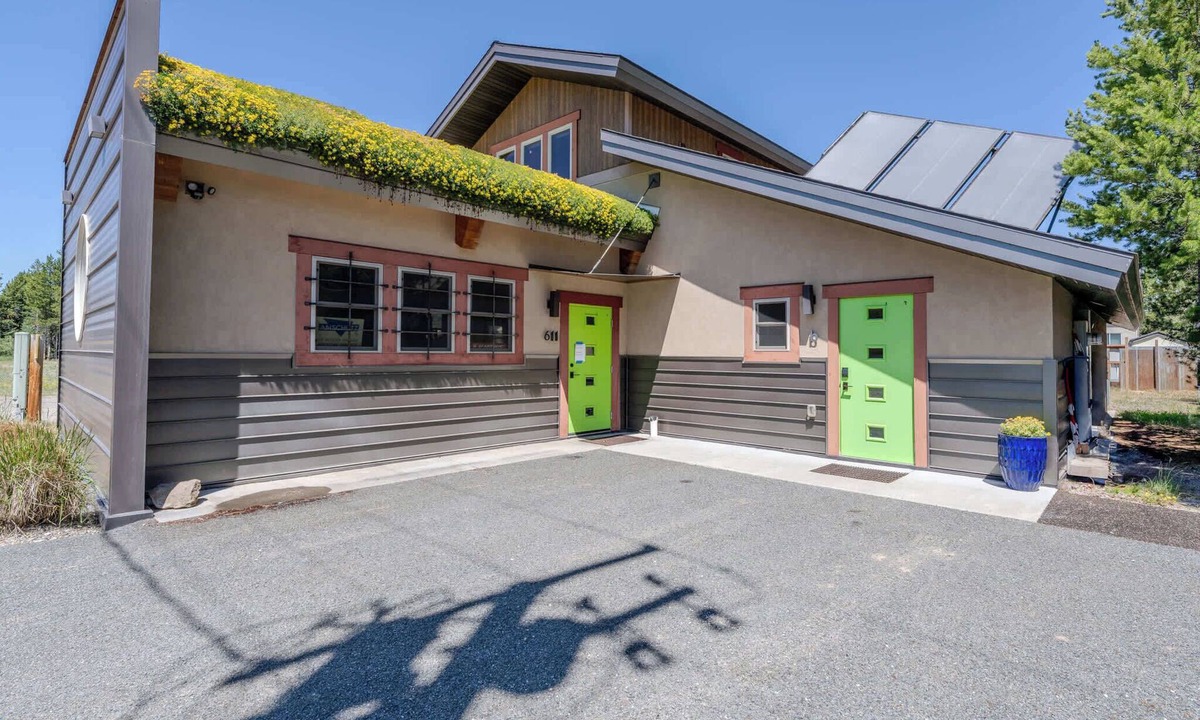 West Yellowstone Apartment | YCC Studio Summary: P