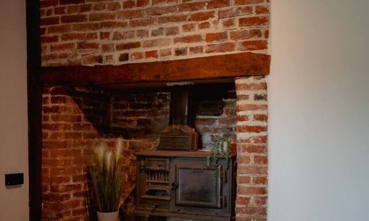 Sittingbourne House | Ye Old Shop - Milton - Sleeps 12