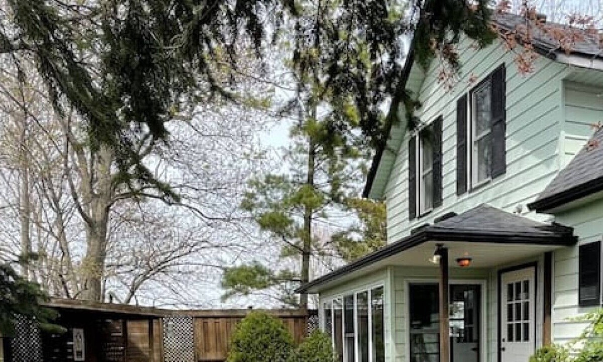 Leamington House | Ye Olde Farmhouse - Nature's True Beauty!