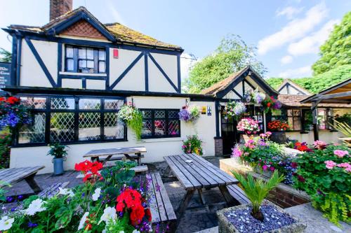 Ashmore Green Bed & Breakfast | Ye Olde Red Lion