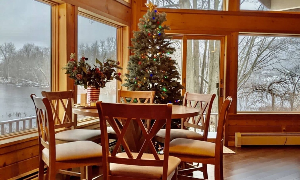 Tully House | Year Round Lake/Ski Home on Crooked Lake