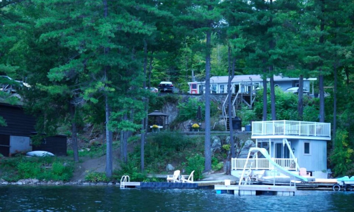 Lyndhurst Cottage | Year Round Lakefront Property On Beautiful Charleston Lake