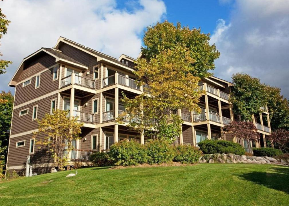 Bellaire House | Year-Round Pleasure at Vacation Resort Condos in Bellaire