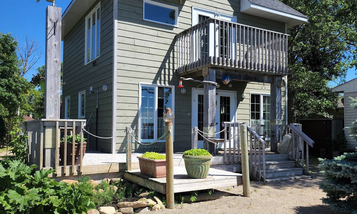 Grand Marais House | Year Round Waterfront Retreat