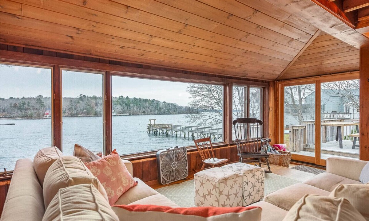 Bayville House | Year-Round Waterfront Cottage