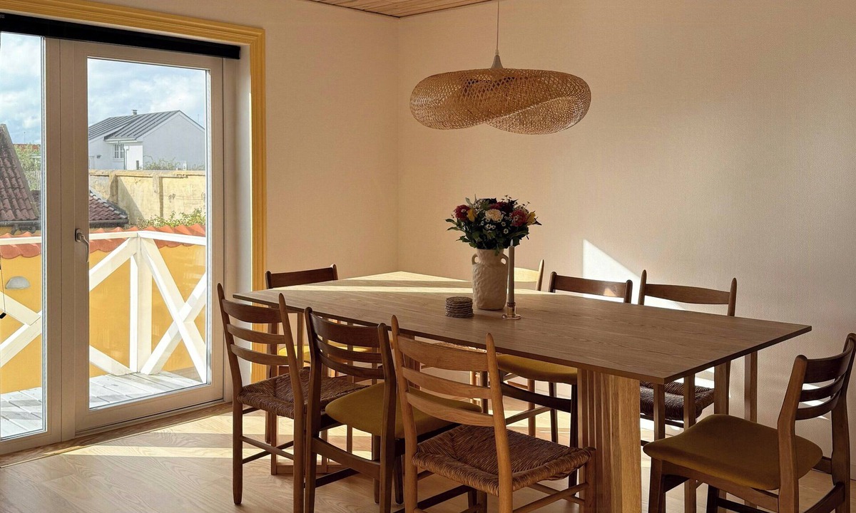 Lokken House | Yellow beach house with sauna and view over Løkken