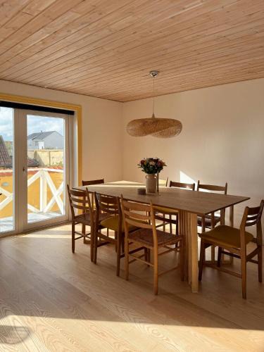 Lokken House | Yellow Beach House With Sauna And View Over Løkken