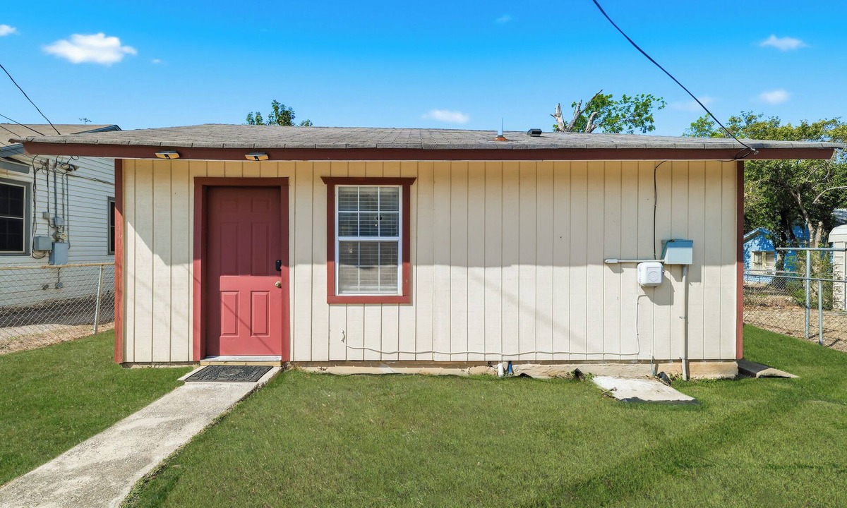 Southside House | Yellow Bell - A Birdy Vacation Rental