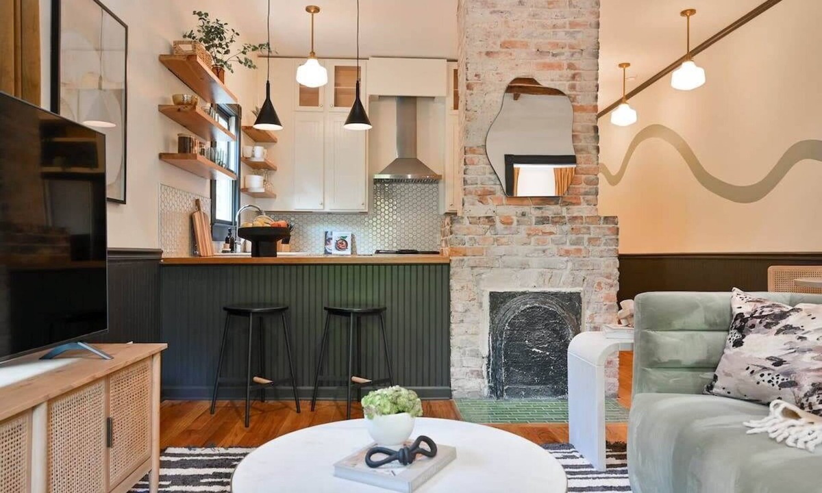 Cabbagetown Apartment | Yellow Brick Road