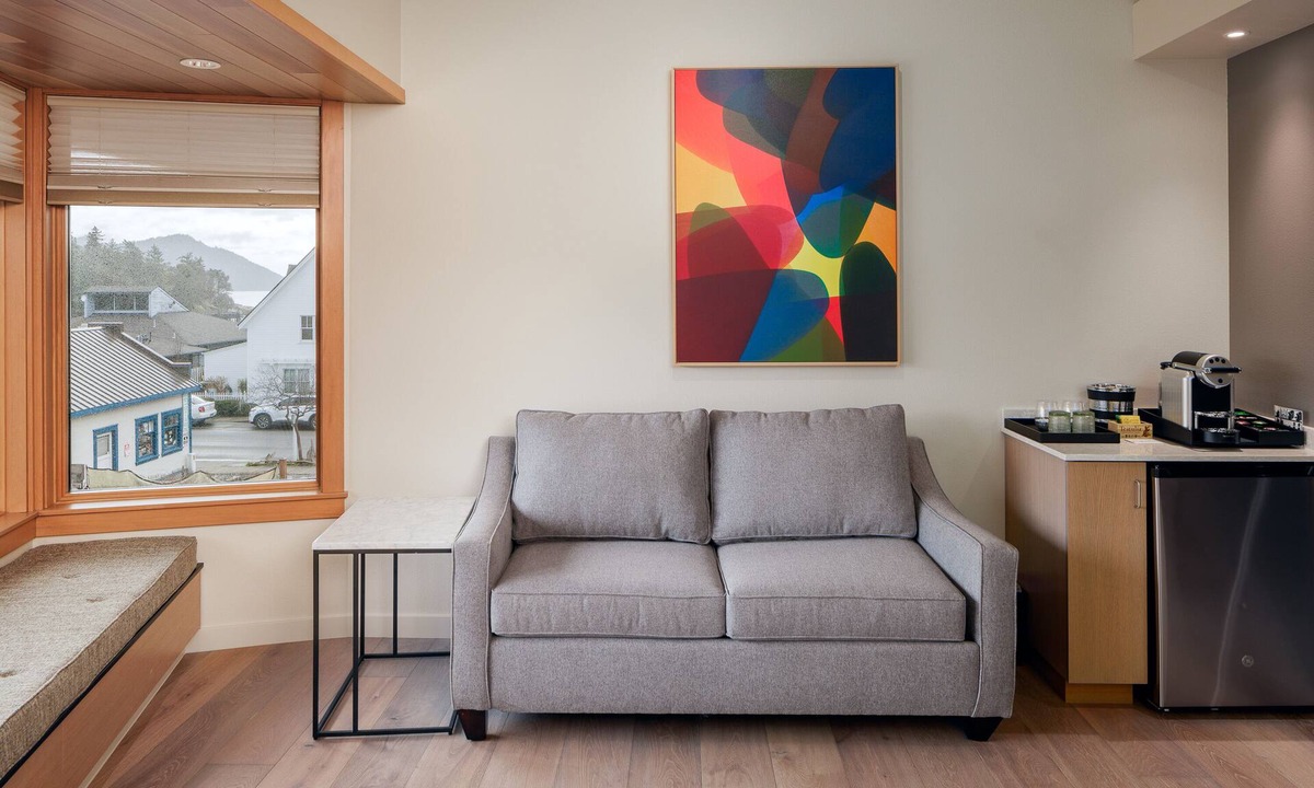 Eastsound Hotel | Yellow - Comfortably Accessible