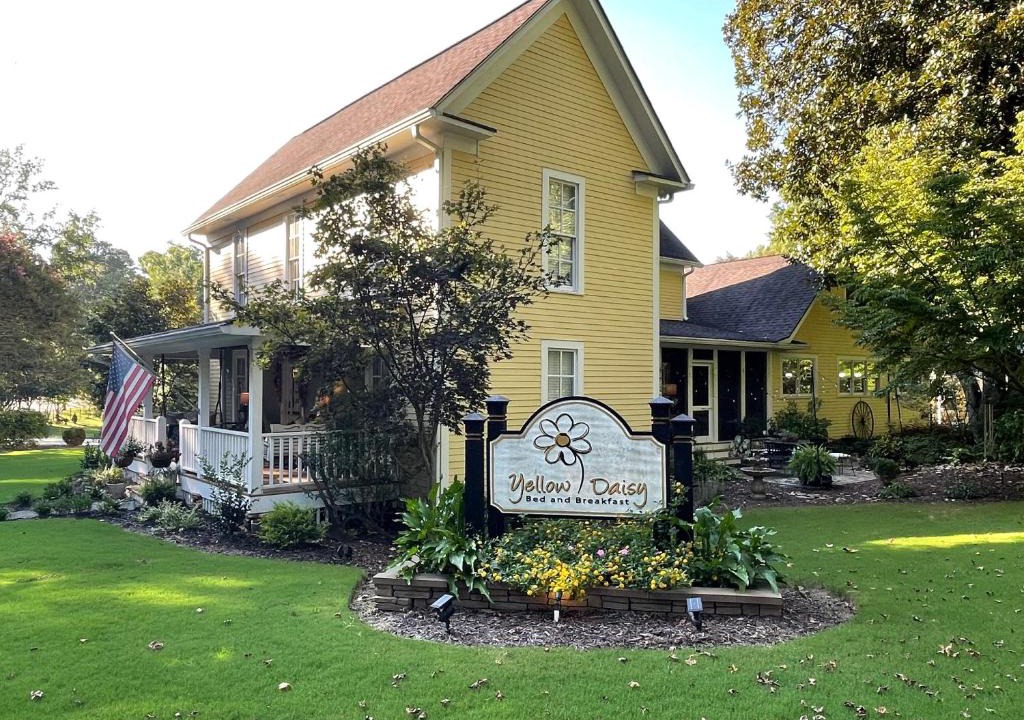 Dahlonega Bed & Breakfast | Yellow Daisy Bed and Breakfast