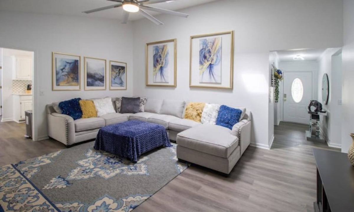 Hinesville House | Yellow Door Lodge!