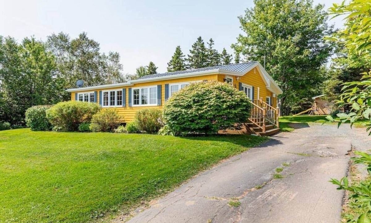 Bay Fortune House | Yellow Home on The River - Riverview Cottage steps from Inn at Bay Fortune