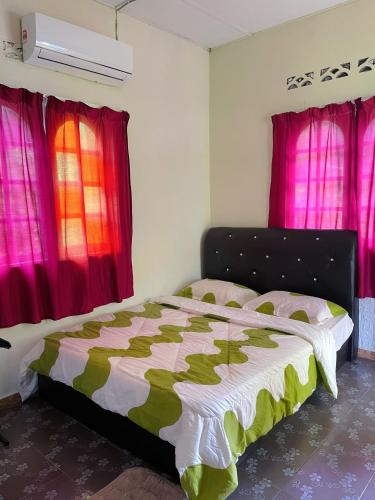 Kuala Rompin House | yellow homestay