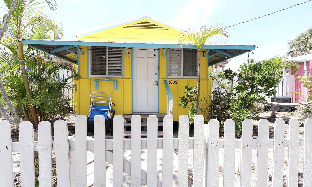 Siesta Key Village Cottage | Yellow Palm Cottage steps from the beach