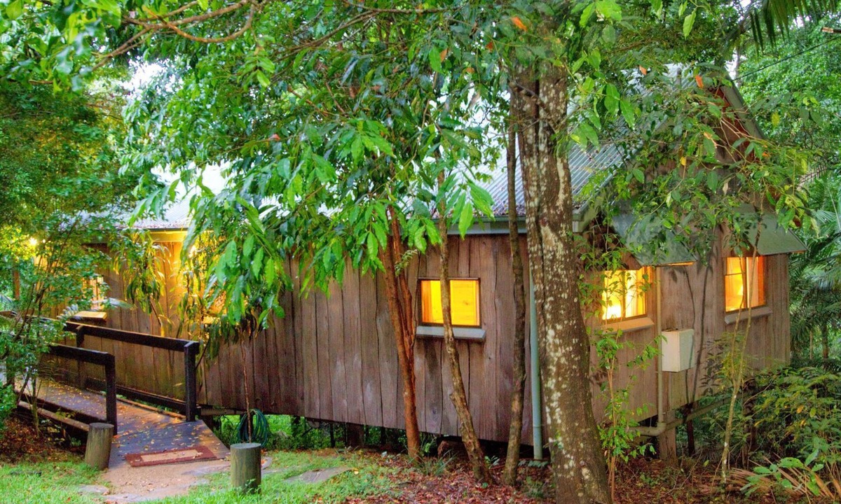 England Creek Cottage | Yellow Robin Cottage: Mt Glorious Getaways