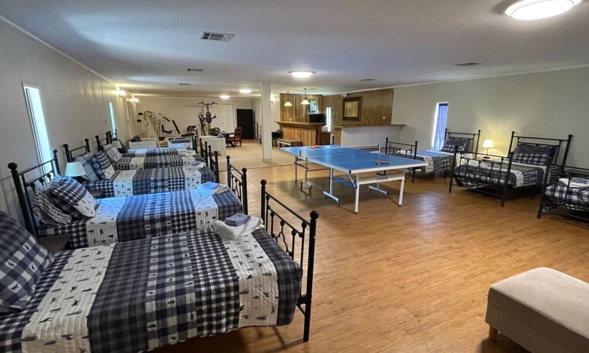 Woden Cabin | Yellow Rose Lodge at Tall Timbers Retreat - Sleeps 12