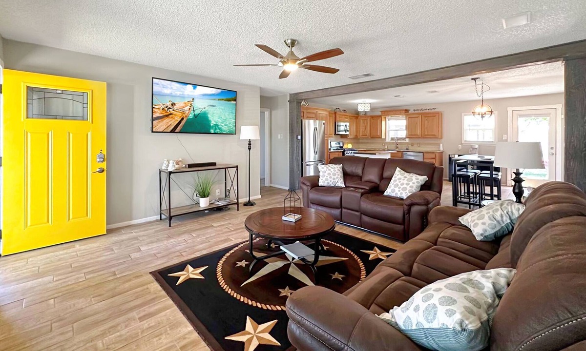 San Angelo House | Yellow Texas Star House next to Goodfellow AFB