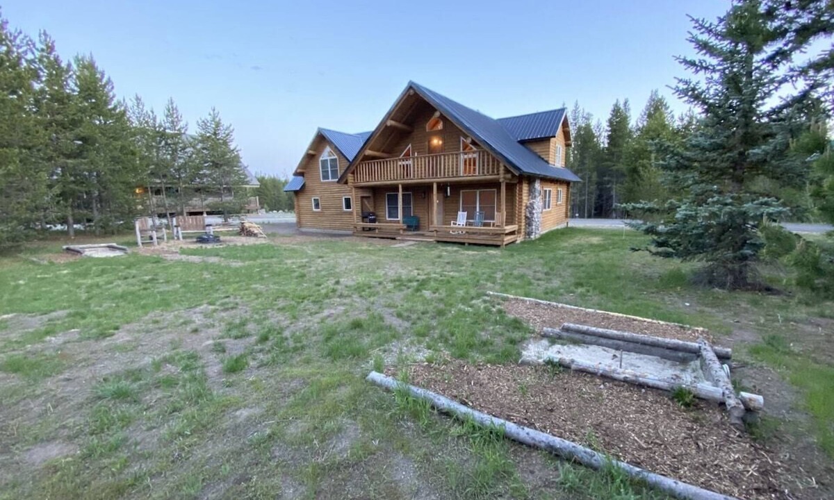 Island Park House | Yellowstone Escape - Game Room - Hot Tub- Fire Pit