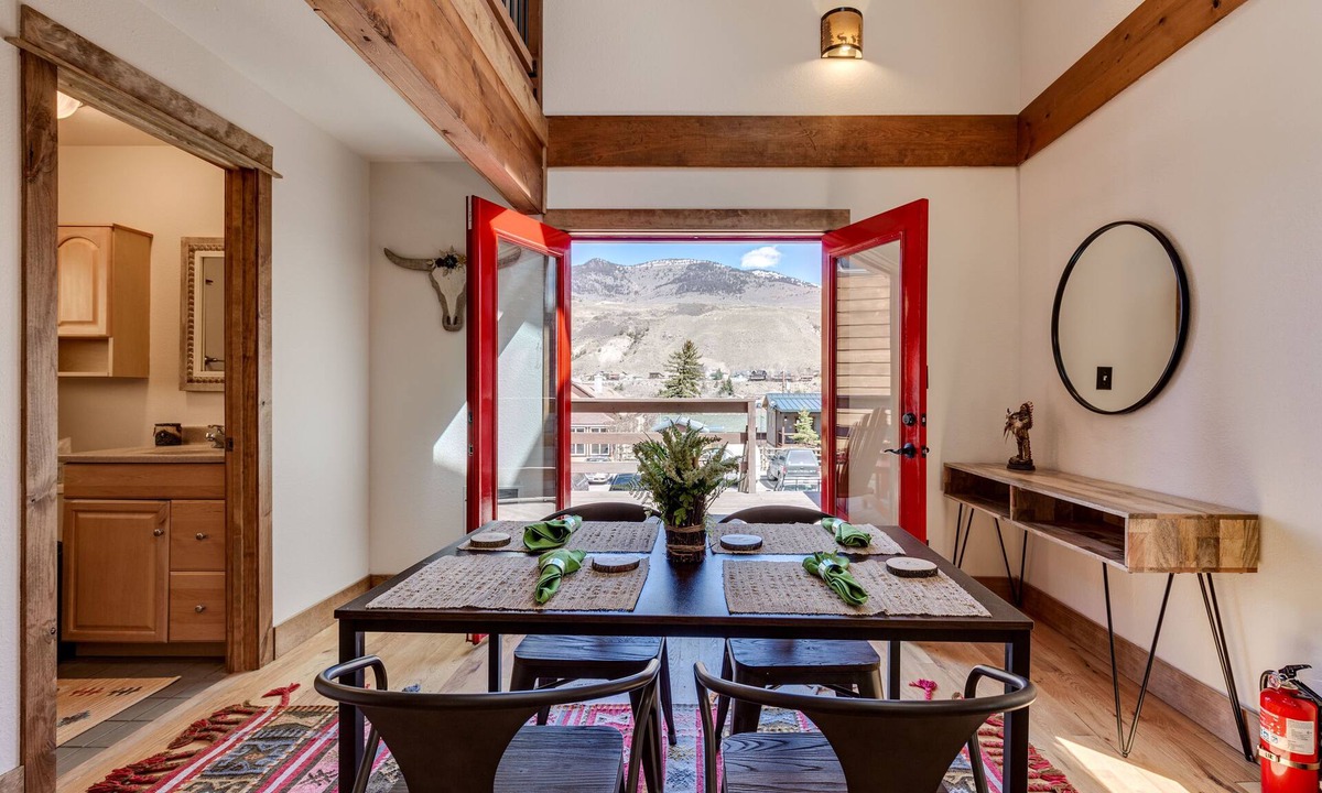 Gardiner House | Yellowstone Lodge