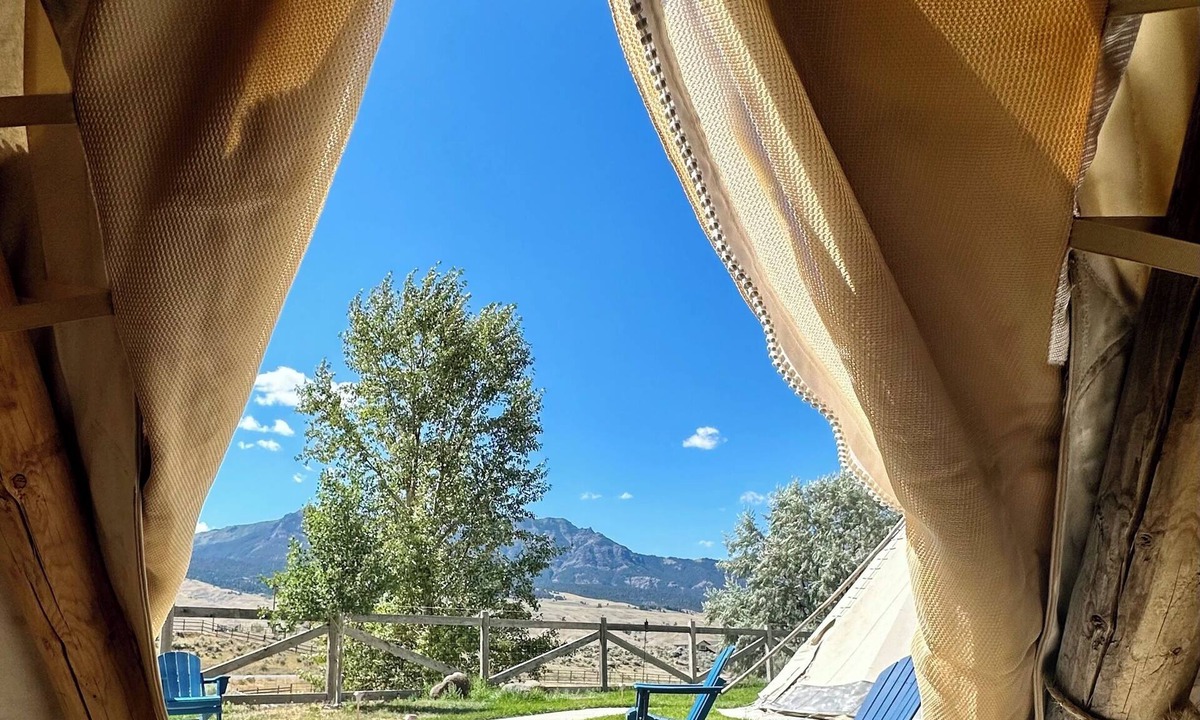 Gardiner Resort | Yellowstone Tipis