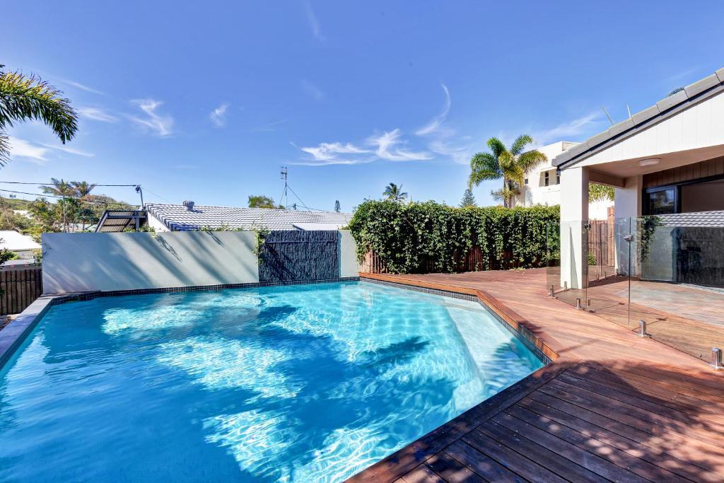 Yaroomba House | Yerranya, pet-friendly beach home w pool