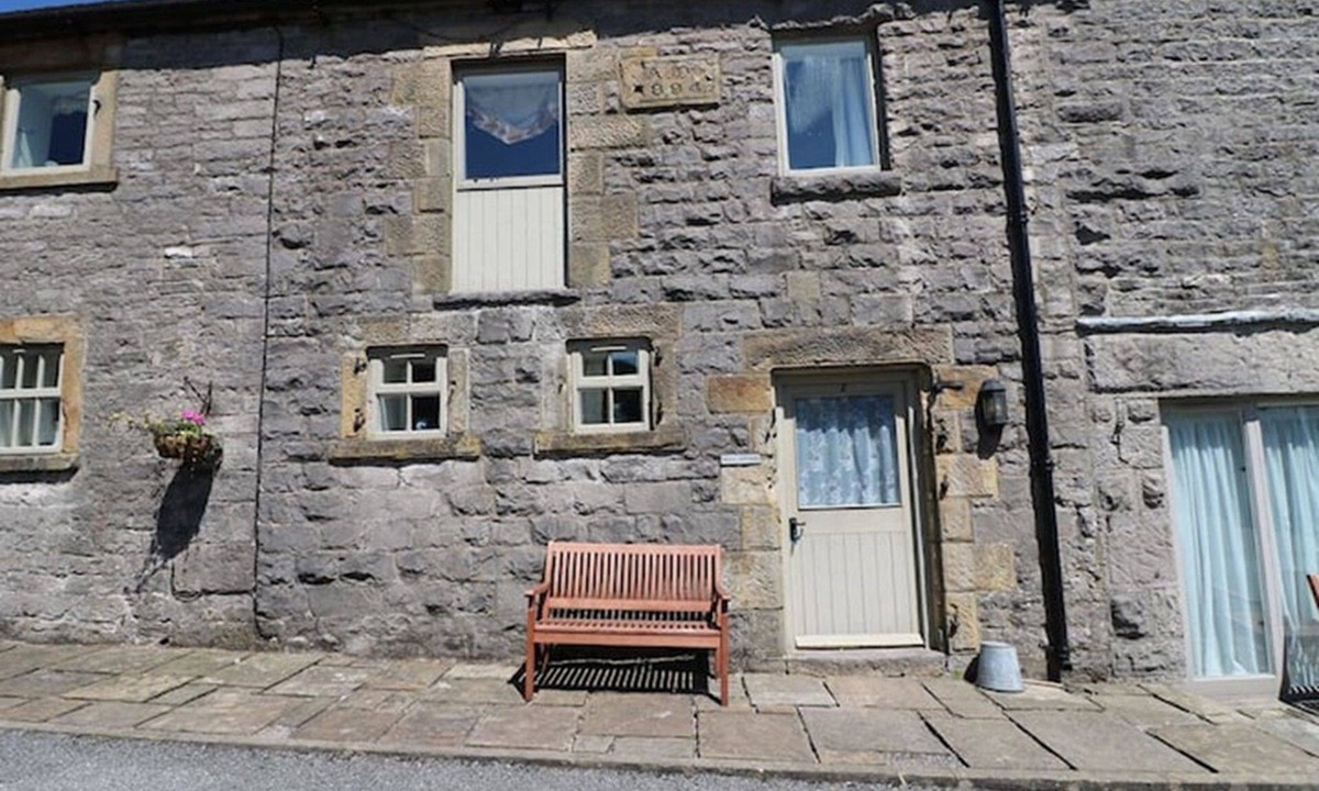 Alstonfield Apartment | Yew Tree Cottage - 2 bedroom (sleeps 4)