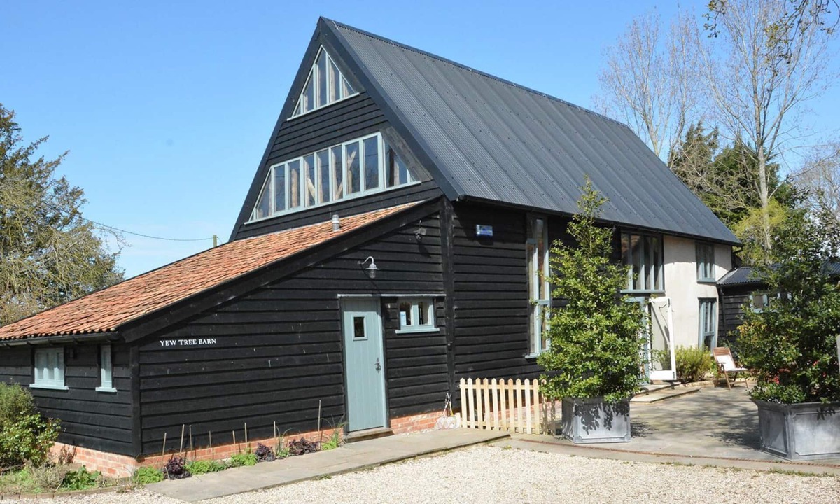 Woodbridge Cottage | YEW TREE FARM BARN AND STABLE, pet friendly in Framlingham