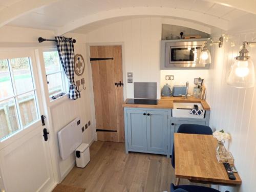 Marnhull Apartment | Yew Tree View Luxury Shepherd's Hut