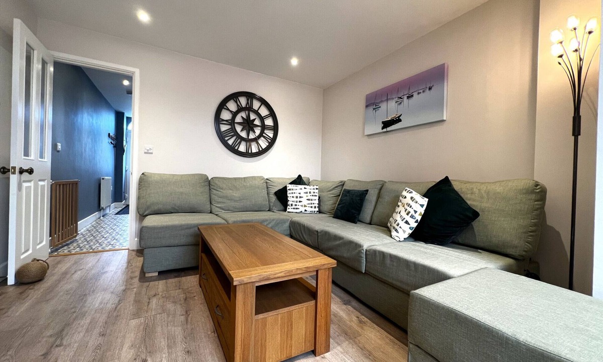 Cowes Ski Chalet | York Street