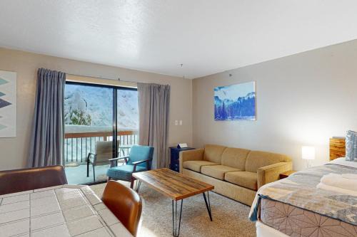 Yosemite National Park Hotel | Yosemite West Condo B104