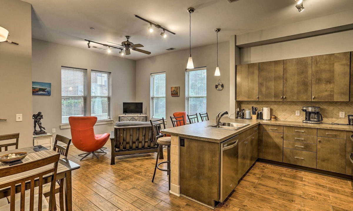 River District Condo | Your 2BD Wilmington Spring Break Retreat!