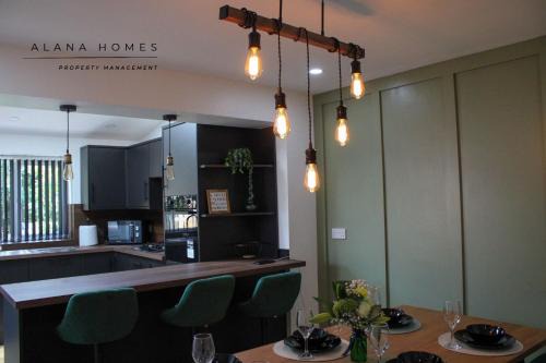 Bilston House | Your 3BR - Home away from Home