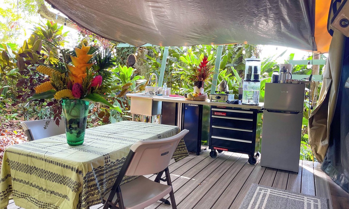 Kealakekua Cabin | Your adobe among the trees