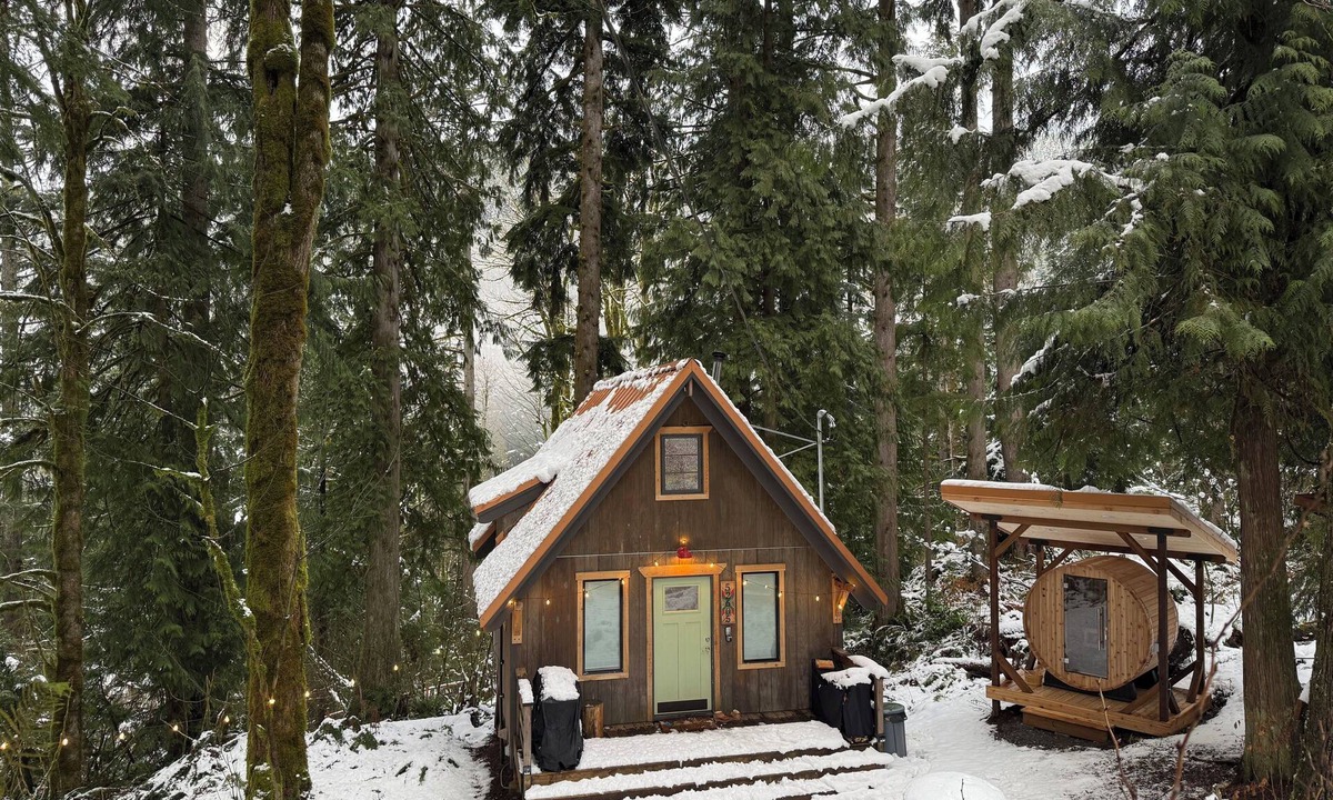 Gold Bar Cabin | Your Adventure Basecamp - A Semi Off-Grid Experience with Sauna