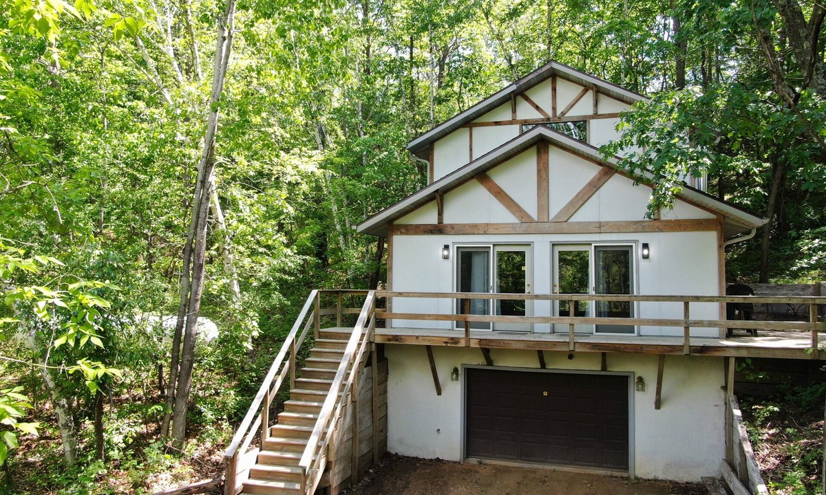 Norwalk Cabin | Your adventure begins the second you arrive!