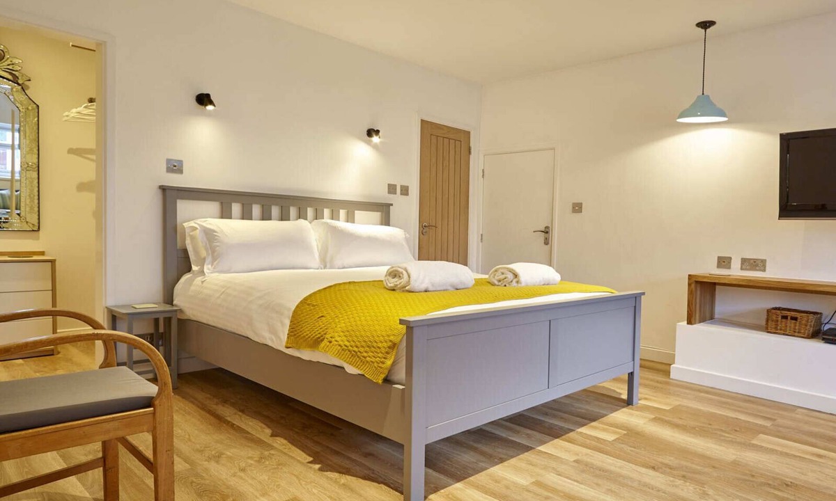 Southville Villa | Your Apartment | Bristol The Mural