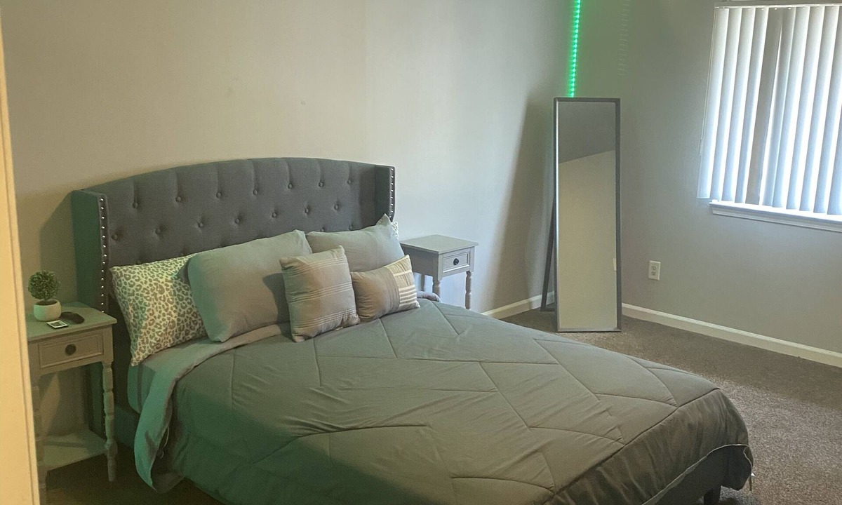 College Park House | Your Atlanta Townhome getaway 5 minutes from the world’s busiest airport