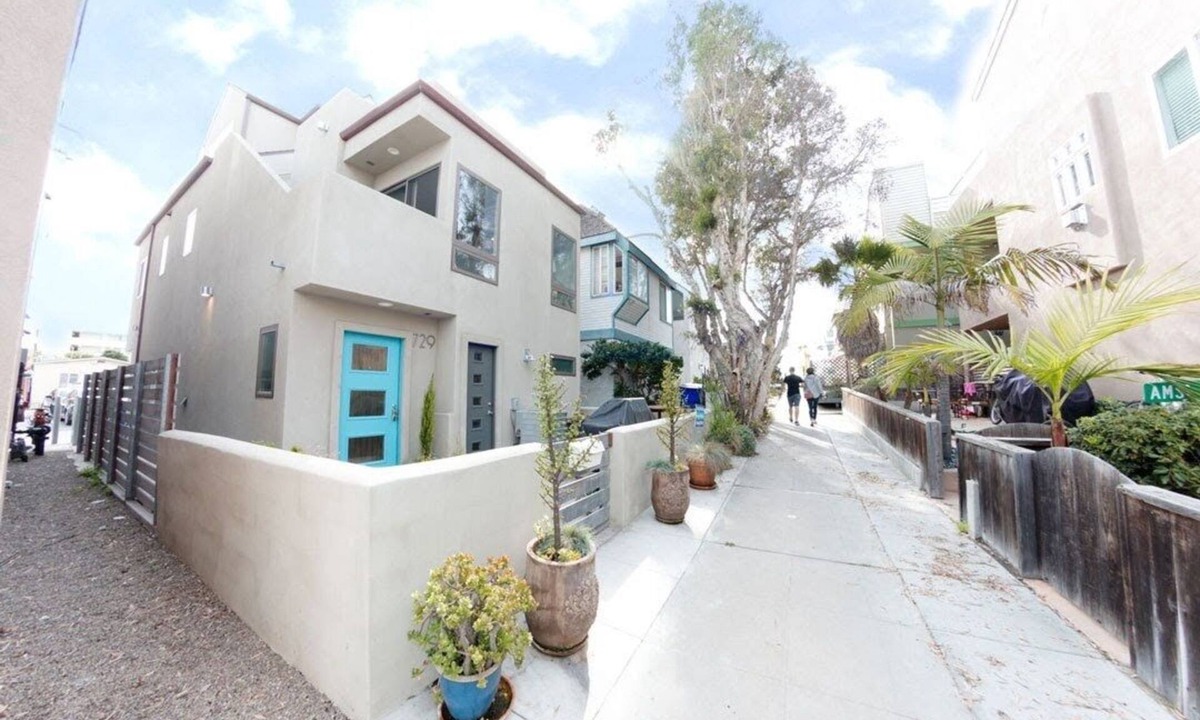 Mission Beach House | Your Beach vacation is a one click away!