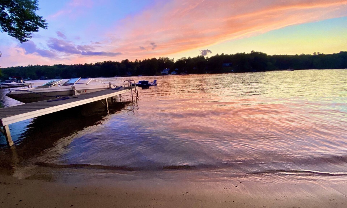 Dudley House | Your Cottage on the Lake