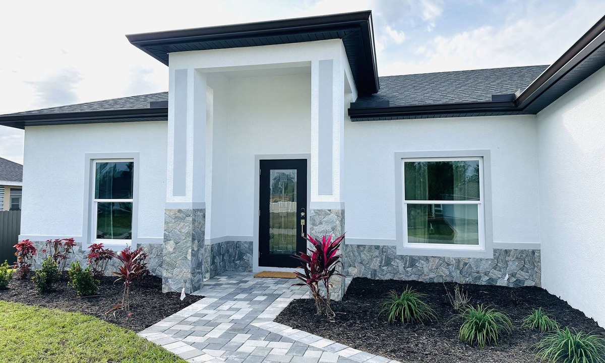 Jacarandas House | Your Cozy Corner in Cape Coral