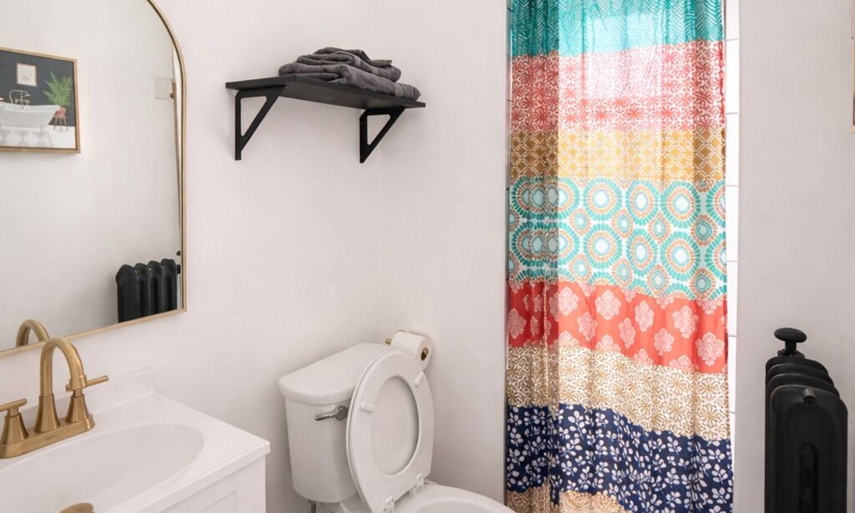 East Avenue Apartment | Your Cozy Studio HighFalls TV Kitchen Rochest DT.