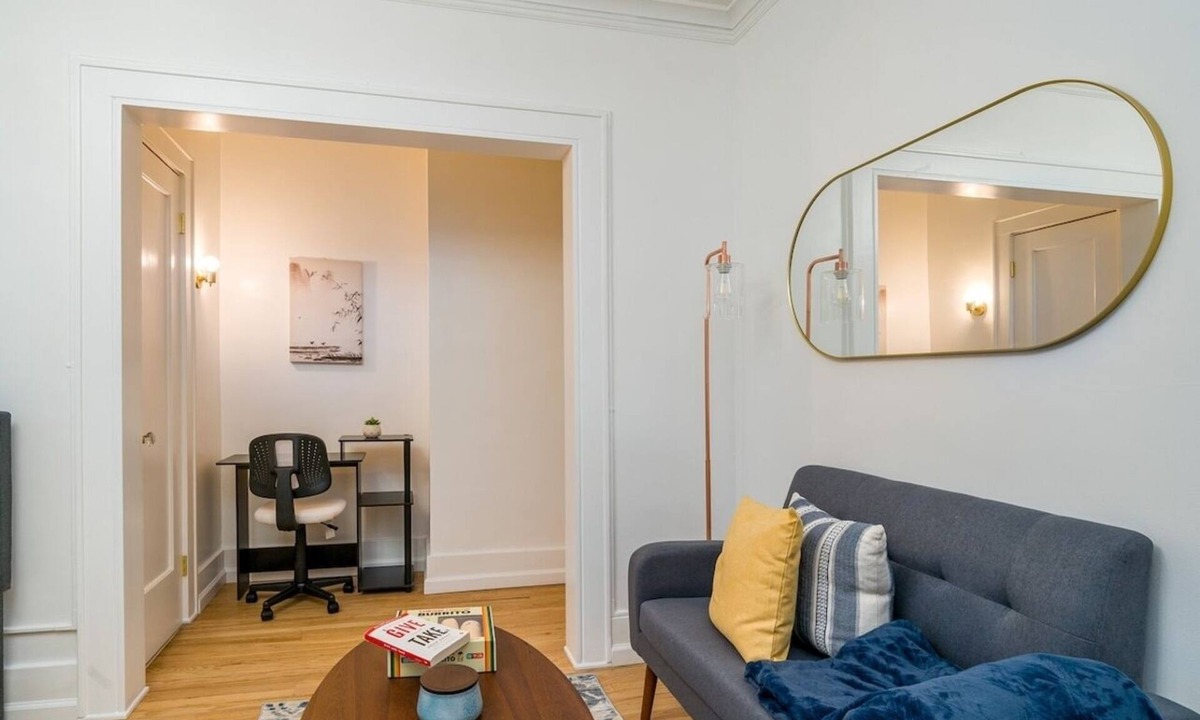East Avenue Apartment | Your Cozy Studio HighFalls TV+Kitchen+Rochest DT.