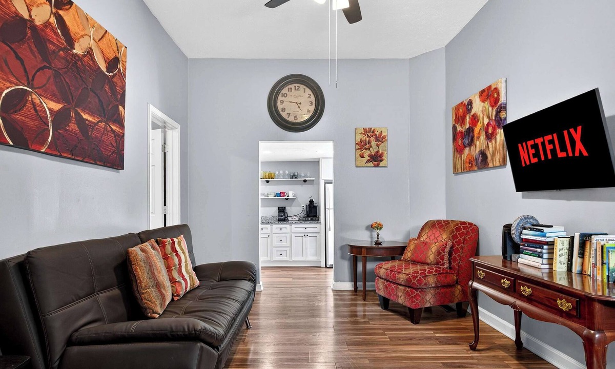 Shelby Park House | Your DERBY-ready home close to Churchill Downs!
