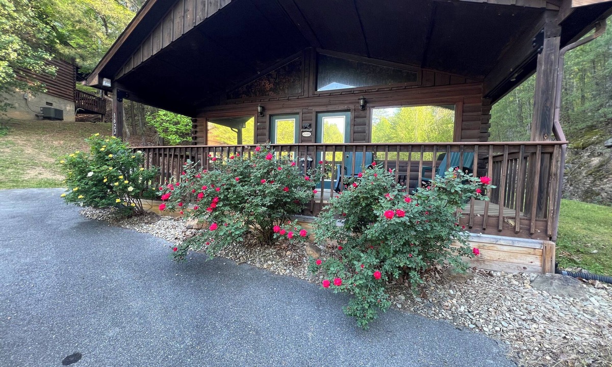 Sevierville Cabin | Your Happily Ever After Starts Here! Private resort cabin near Dollywood!
